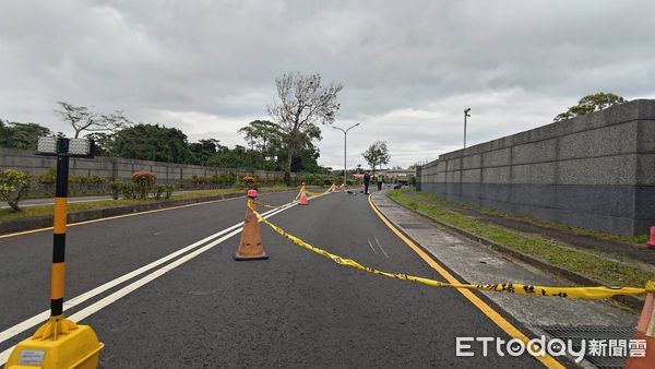 ▲▼             花12線發生死亡車禍，54歲女騎士傷重不治。（圖／記者王兆麟翻攝，下同）