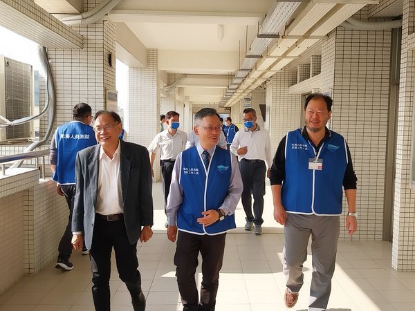 ▲航港局劉志鴻副局長(中)視察高雄考場。（圖／航港局提供）