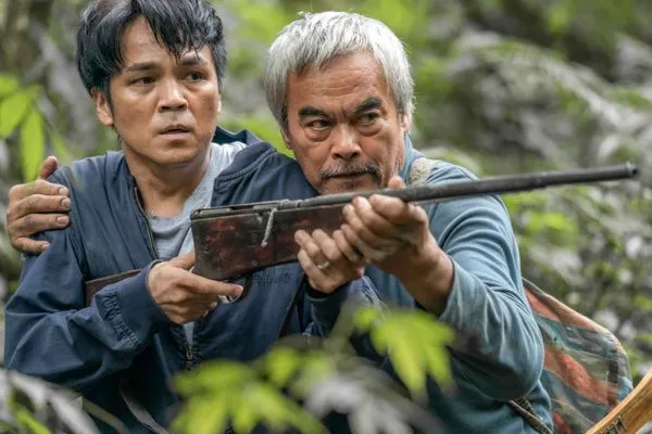 ▲徐詣帆（左）則分享，多年後再次與林慶台（右）對戲，敬畏之心仍油然而生，單是對方的一個眼神就能讓他完全被征服。（圖／牽猴子提供）