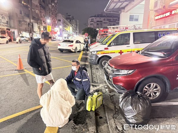 ▲▼    嘉義女外送員撞上工程車      。（圖／嘉義市消防局提供）