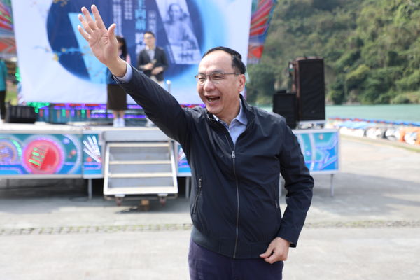▲國民黨主席朱立倫出席健行植樹活動。（圖／國民黨提供）