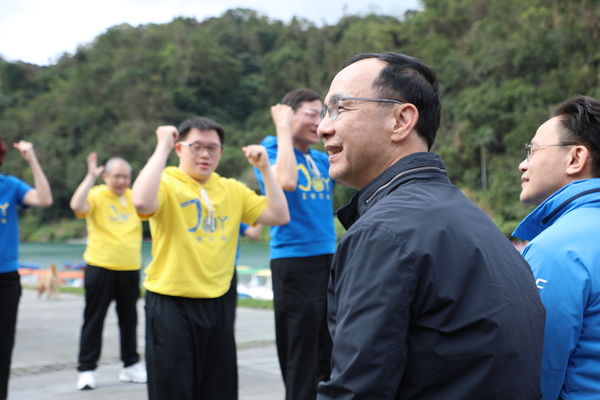▲國民黨主席朱立倫出席健行植樹活動。（圖／國民黨提供）