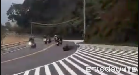 ▲台24線約28.5公里機車自撞事故             。（圖／翻拍民眾提供畫面）