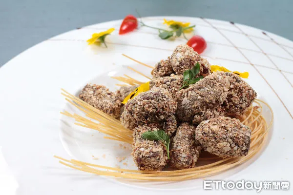 ▲望月樓新菜。（圖／記者黃士原攝）