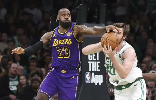 ▲▼湖人天王詹姆斯出現腹股溝傷勢退場。（圖／達志影像／美聯社）