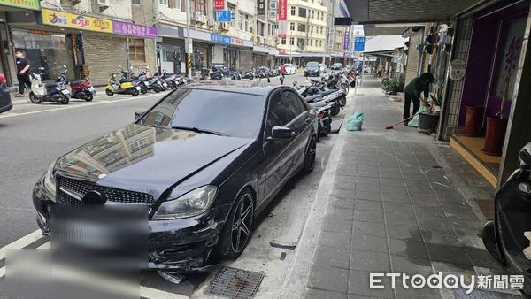 ▲澎湖縣馬公市自撞車禍。（圖／記者陳洋翻攝，下同）