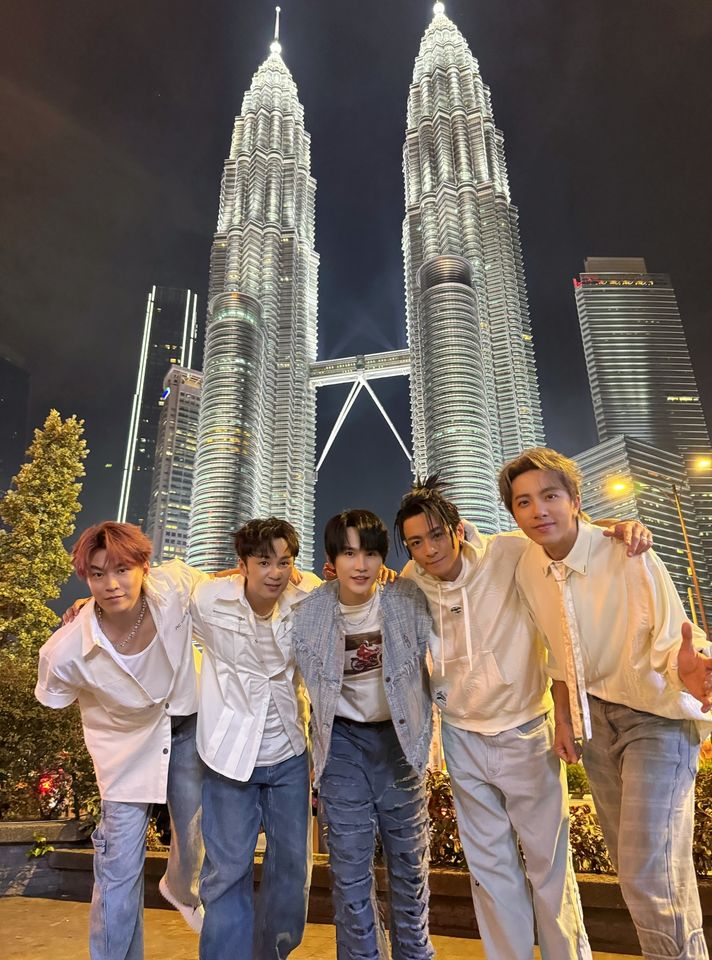 ▲▼Energy大馬快閃景點跳16蹲。（圖／相信音樂提供）