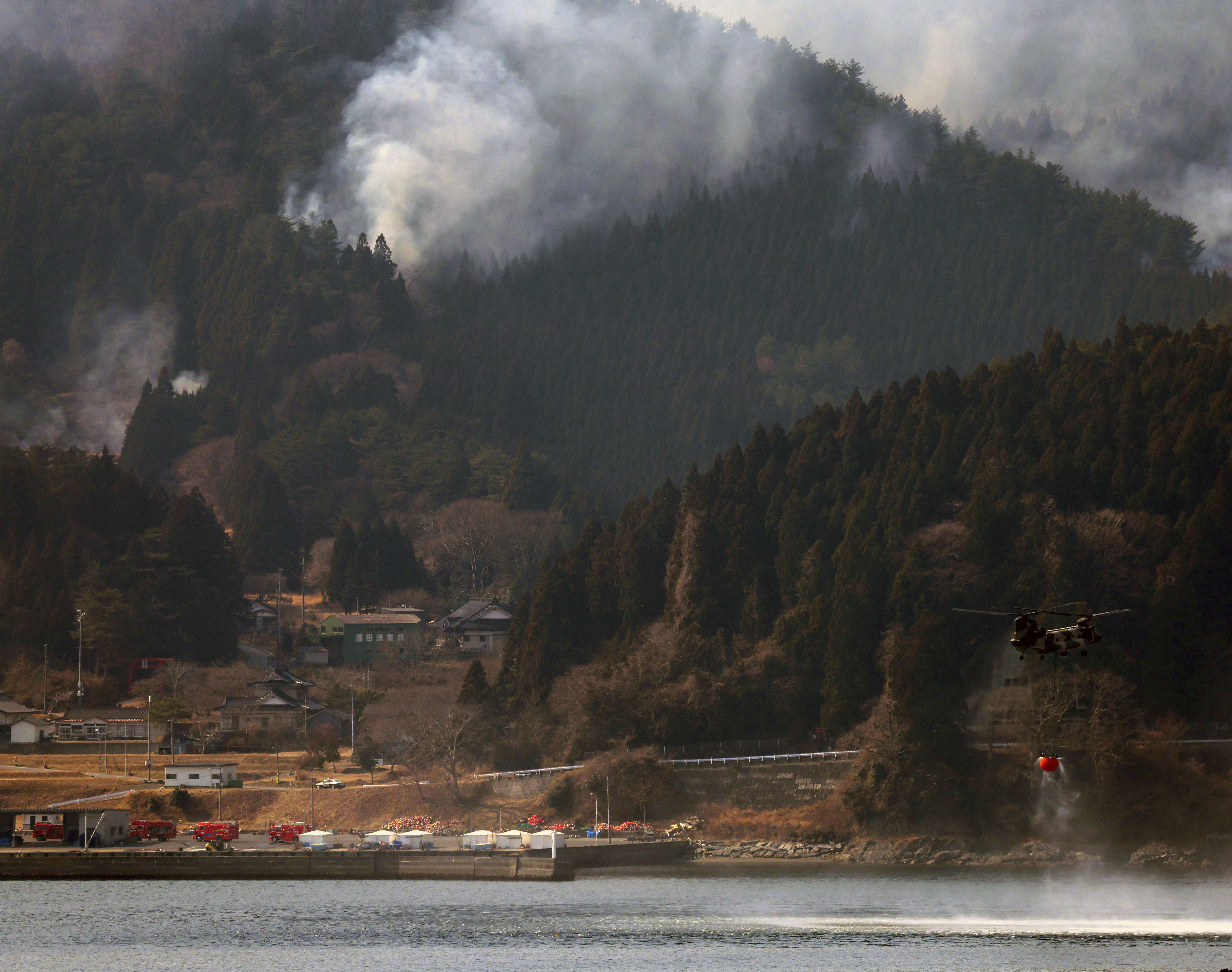 ▲▼日本岩手縣大船渡市從2月26日起發生山林大火。（圖／達志影像／美聯社）