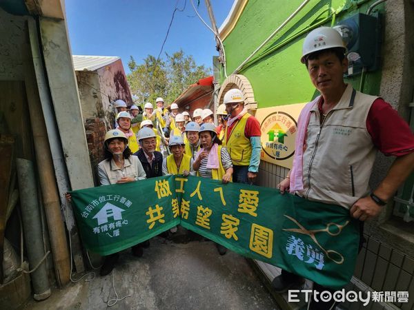 ▲台南市政府勞工局「做工行善團」志工9日兵分五路，幫助弱勢、地震戶打造安心住所。（圖／記者林東良翻攝，下同）