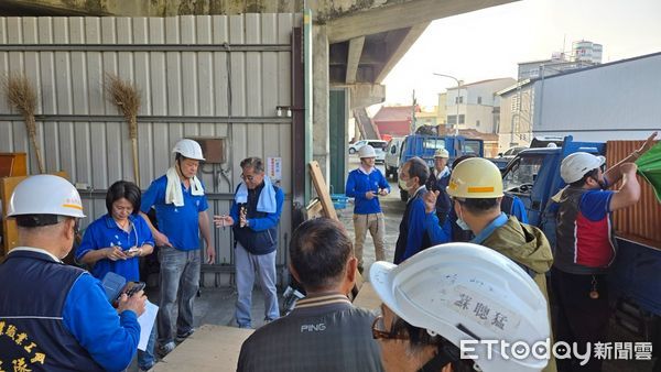 ▲台南市政府勞工局「做工行善團」志工9日兵分五路，幫助弱勢、地震戶打造安心住所。（圖／記者林東良翻攝，下同）