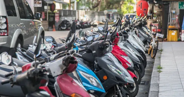 有位在歐洲生活的台灣人觀察，當地路上很少看見機車。（示意圖／翻攝自photoAC）