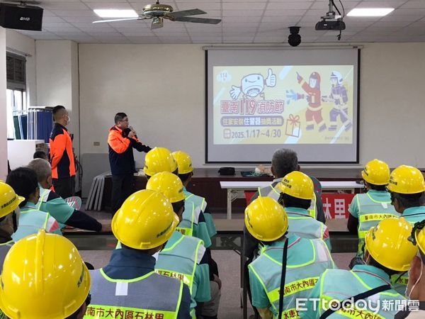 ▲台南市消防局大內消防分隊與大內區石林里，9日上午9時30分許，於石子瀨社區活動中心辦理石林里自主防災社區演練及宣導，結合居民、志工及義消一起演練。（圖／記者林東良翻攝，下同）