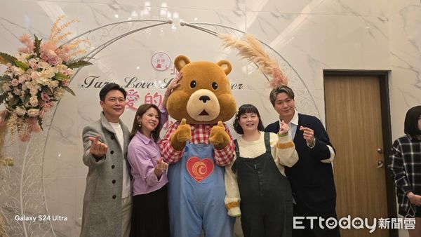 ▲▼    生醫公司攜手藝人公益餐會表演助孩童  。（圖／記者翁伊森攝）