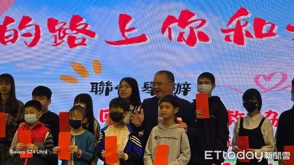 ▲▼    生醫公司攜手藝人公益餐會表演助孩童  。（圖／記者翁伊森攝）