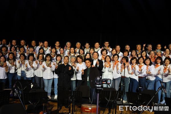 ▲▼  《看我聽我》音樂劇嘉義市感動首演 座無虛席！黃敏惠市長同唱《秋蟬》歌頌青春記憶  。（圖／嘉義市政府提供）