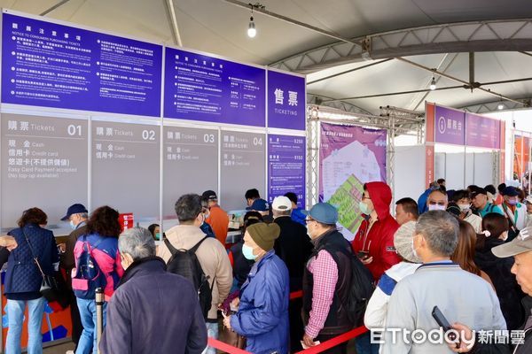 ▲「2025亞太蘭花會議暨台灣國際蘭展」開園首日適逢國際婦女節，邀請女性朋友免費入園參觀，入園人次逼近4萬5千人，是去年首日1萬3千餘人的3倍之多。（圖／記者林東良翻攝，下同）