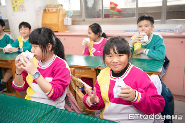 ▲▼ 『嘉義市續辦「班班有鮮奶」照顧孩童健康不中斷    。（圖／嘉義市政府提供）
