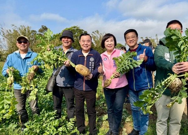 ▲桃園「親子拔蘿蔔體驗」