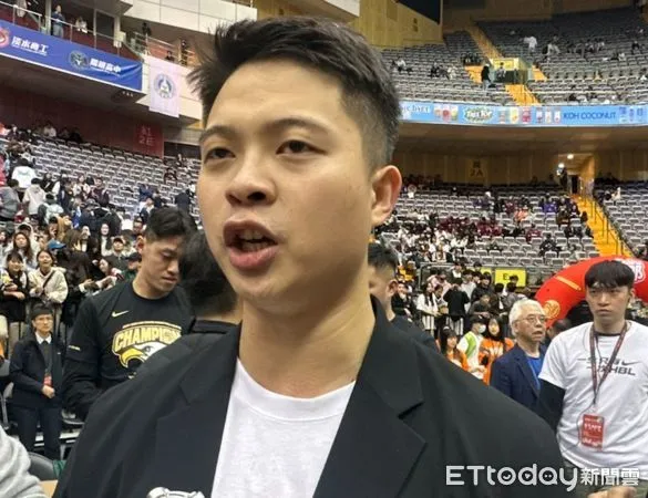 ▲松山菜鳥教頭葉韋喬首度單獨執教，就帶隊奪下HBL總冠軍。（圖／記者杜奕君攝）