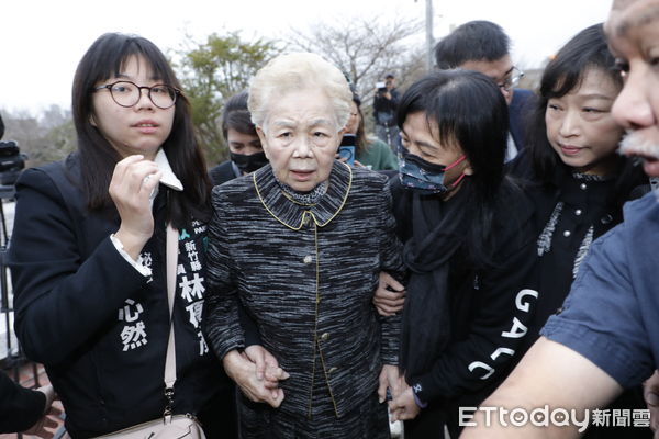 ▲▼柯文哲媽媽何瑞英抵達公祭現場。（圖／記者湯興漢攝）