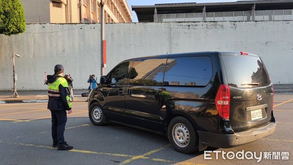 ▲▼柯文哲從北所出發前往父親告別式現場。（圖／記者湯興漢攝）