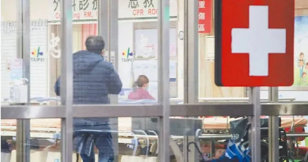 近期急診大爆滿，但仍有許多醫護人員堅守岡位，為病患爭取更多生機。（圖／報系資料照）