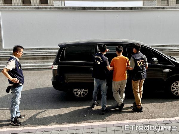 ▲台南市刑警大隊會同嘉義縣警局破獲豪宅大麻種植場，起獲市價近億大麻相關毒品，查獲劉、張2人犯嫌。（圖／記者林東良翻攝，下同）