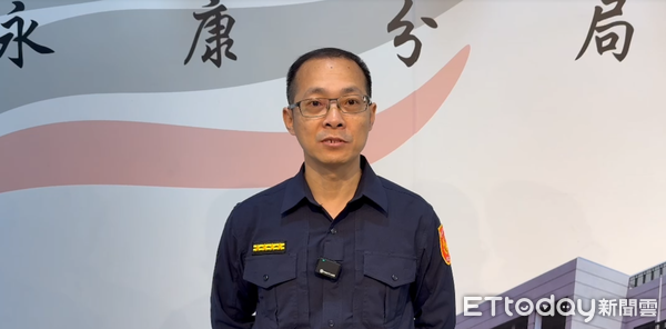 ▲台南一名男子，9日晚上7時許，駕車行經永康區中華路時，疑因身體不適，車子失控撞入店家騎樓，總計波及2間店家及9部機車。（圖／記者林東良翻攝，下同）