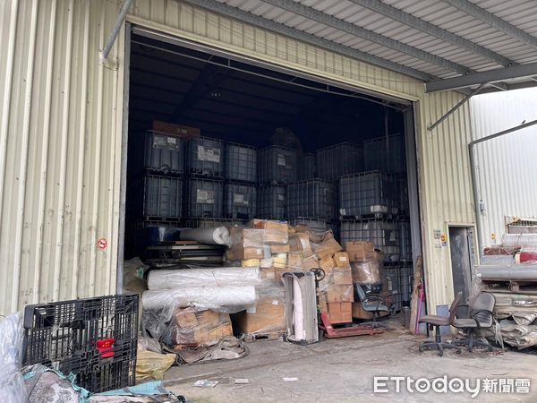 ▲▼偷倒事業廢棄物             。（圖／記者陳宏瑞翻攝）