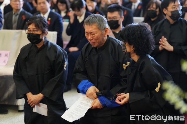 ▲▼柯文哲於父親告別式現場。（圖／民眾黨提供）