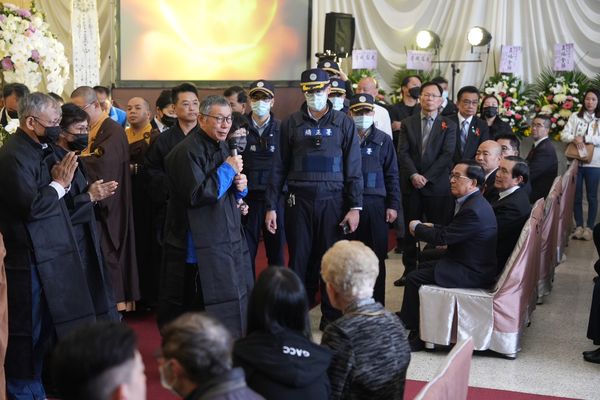 ▲▼柯文哲於父親告別式現場。（圖／民眾黨提供)