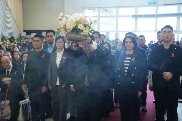 ▲▼國民黨團於靈前致意。（圖／民眾黨提供)