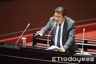 快訊/全台首個二階段連署送件! 罷免黃建賓1.6萬連署書送選委會