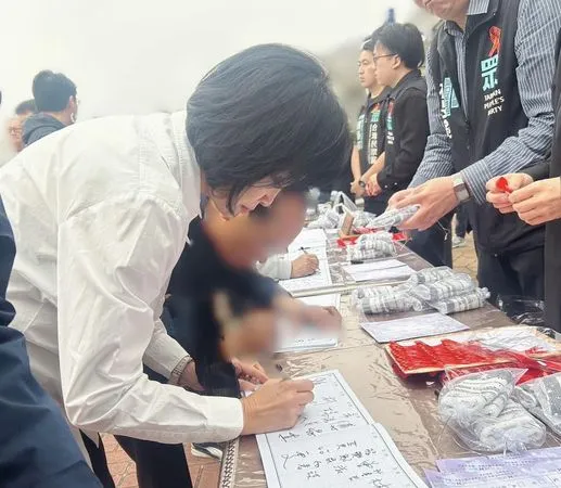 ▲柯志恩出席柯文哲父親告別式。（圖／翻攝自柯志恩臉書）