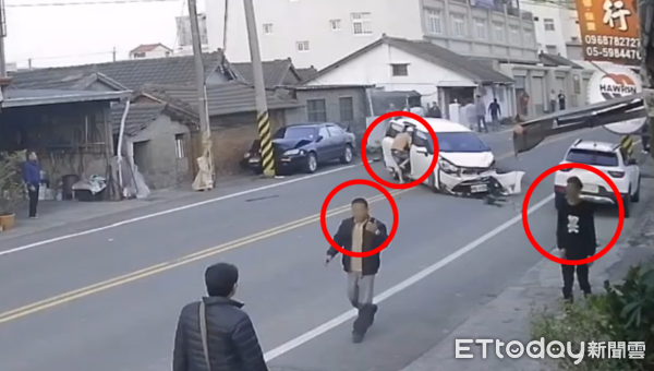 ▲▼雲林休旅車失控自撞，波及民宅圍牆及一輛汽車，車上3人下車後隨即逃逸             。（圖／記者游瓊華翻攝）