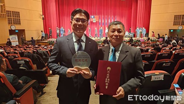 ▲嘉南藥理大學軍訓室，在學生兵役業務表現優異，榮獲內政部學生兵役考評「績優學校」及「績優承辦人員」雙項殊榮。（圖／記者林東良翻攝，下同）