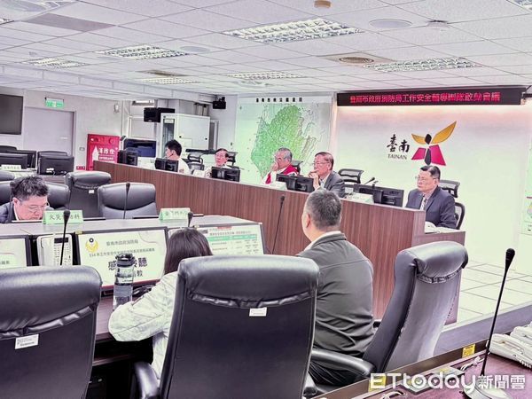 ▲台南市消防局10日舉行工作安全作業啟動會議，正式簽署「台南市消防工作安全衛生政策宣言」。（圖／記者林東良翻攝，下同）