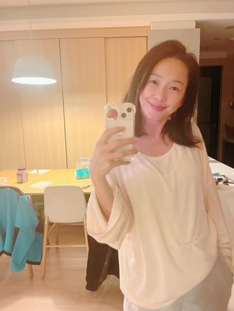 ▲▼六月、李易悄放閃感情回溫。（圖／翻攝自臉書）