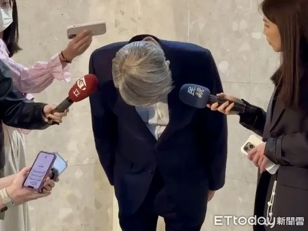 ▲經濟部長郭智輝失言鞠躬道歉。（圖／經濟部提供）