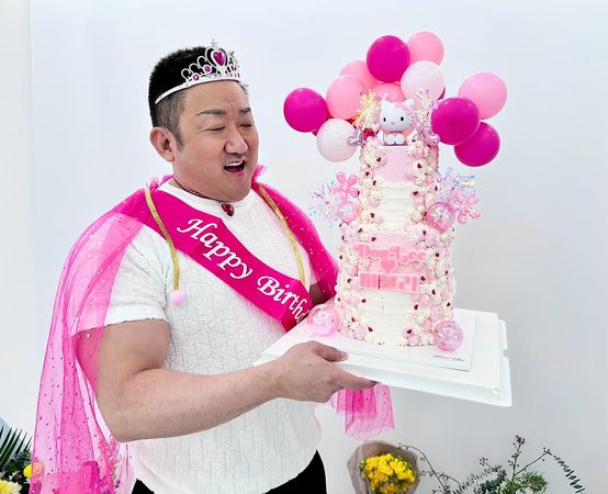 ▲馬東石「粉紅Kitty派對」慶生！戴公主皇冠　7照片萌爆200萬人。（圖／翻攝自馬東石IG）