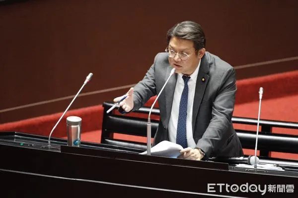 ▲立委黃建賓批中央：錢比人民安全重要？（圖／記者楊漢聲翻攝）