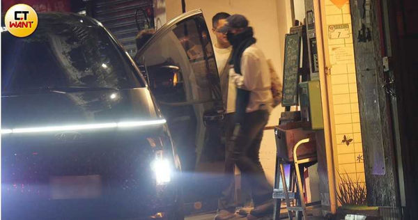 重新出發1／吳卓源挺過小三風波　開唱秒殺鐵粉守候下班路