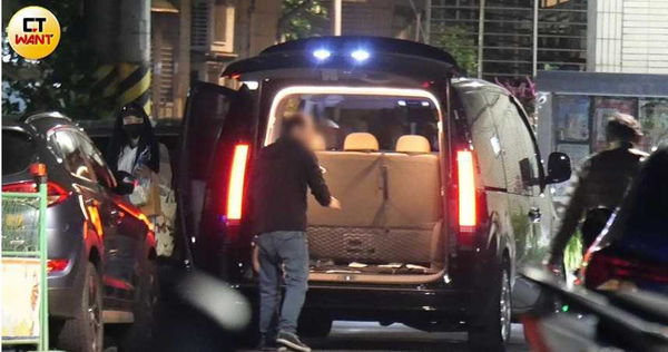 重新出發1／吳卓源挺過小三風波　開唱秒殺鐵粉守候下班路