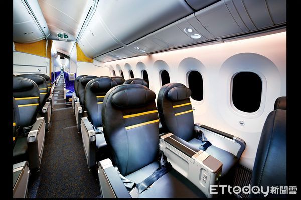 ▲▼酷航3月31日起至2025年10月，酷航將全面以寬體波音787客機執飛每週46班從台北出發的航班，TR874/875由原先的單走道A321客機改以寬體波音787客機執飛。。（圖／酷航提供）