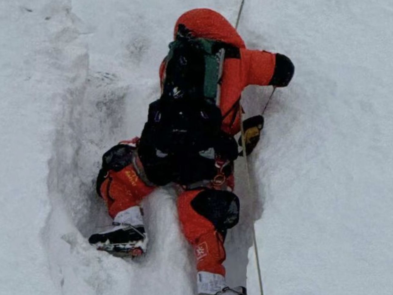 ▲北京一名90公斤的胖哥於2024年成功登頂珠峰。（圖／翻攝上游新聞）