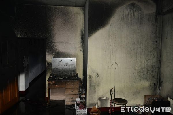 ▲▼台中大里民宅火警。（圖／記者許權毅翻攝）