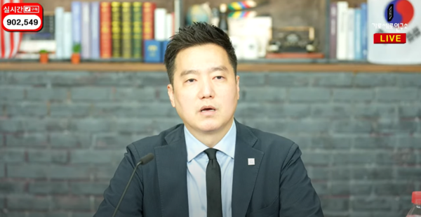 ▲爆料YTR開戰金秀賢。（圖／翻攝自YouTube／가로세로연구소）
