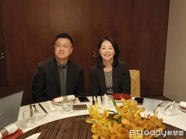 ▲左起捷迅總經理孫鋼銀與副總經理葉子菁。（圖／記者張佩芬攝）