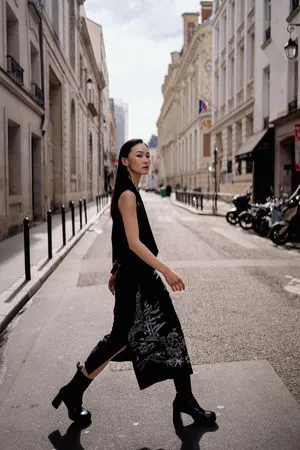 ▲鍾瑶飛到法國參與巴黎時裝周。（圖／星星相藝提供）