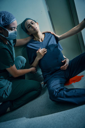 ▲《The Outlaw Doctor 化外之醫》播出後，連炳發圈粉無數被讚「像陳傑憲」。（圖／公視、中華電信、瀚草文創提供）